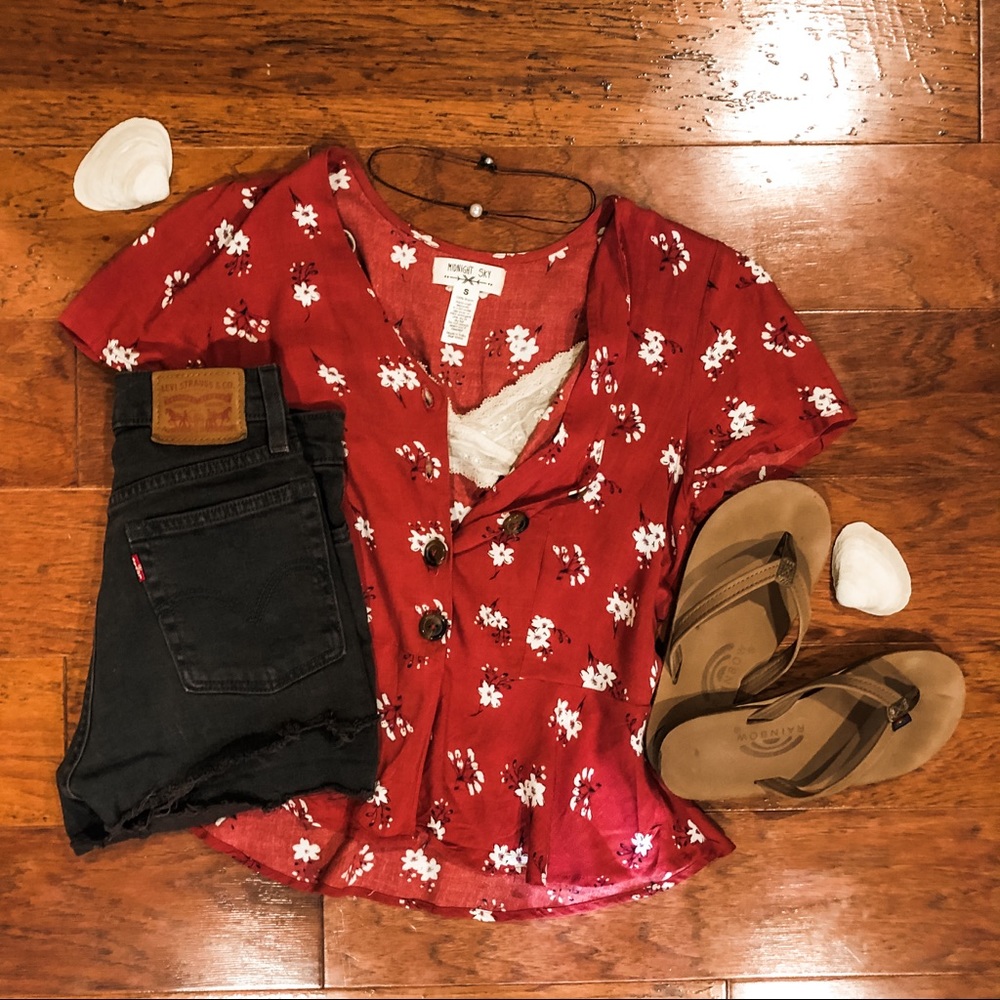 Red floral print button up 🐚 - Picture 3 of 4